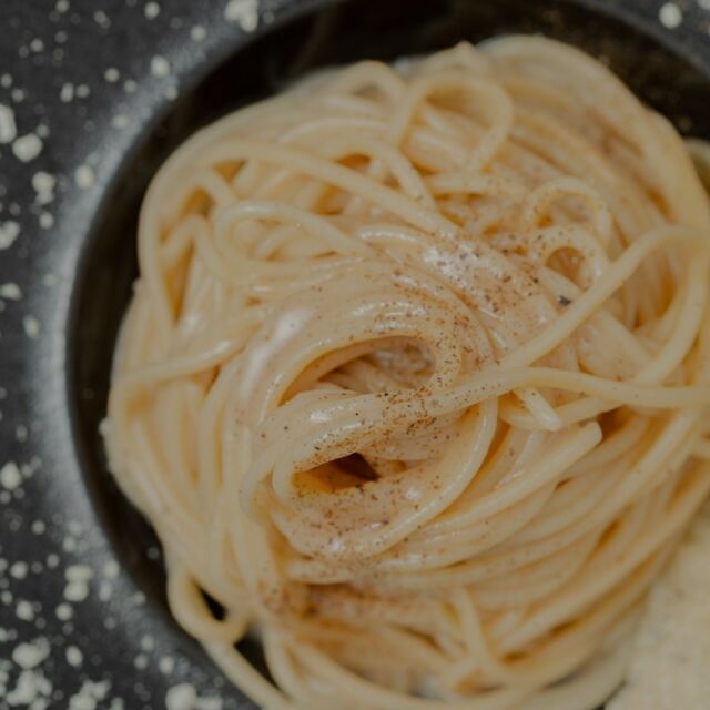 Los Spaghetti Cacio e Pepe ¿Necesitan más descripciones? M E R A V I G L I O S I 

#gruppopulcinella #new #maruzzella #pummarola #malafemmena #italianoenmadrid #comidaitaliana #comerenmadrid #madridfoodies #madridmola #pastamadrid #caciopepemadrid #spaghetticaciopepe