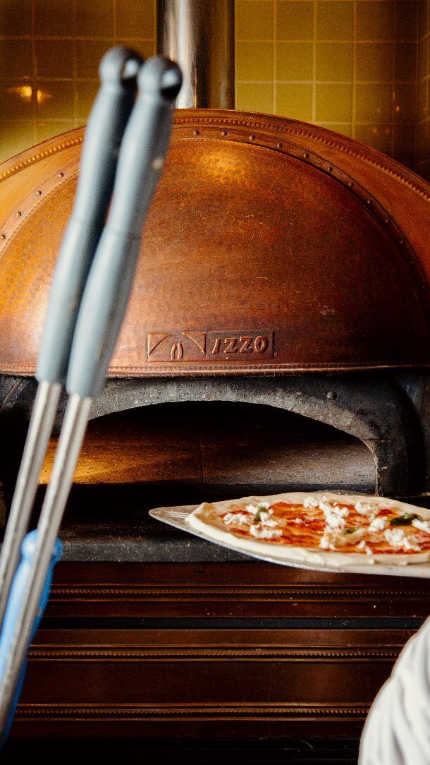 Nostra Pizza Burrata es la estrella del Día de la Pizza, si no te la pides hoy no podrás celebrarlo en grande 🎉

#gruppopulcinella #new #rigatoni #pummarola #ornellavelazquez #malafemmena #maruzzella #trattoriapulcinella #italianoenmadrid #comidaitaliana #comerenmadrid #pizzamadrid #díadelapizza