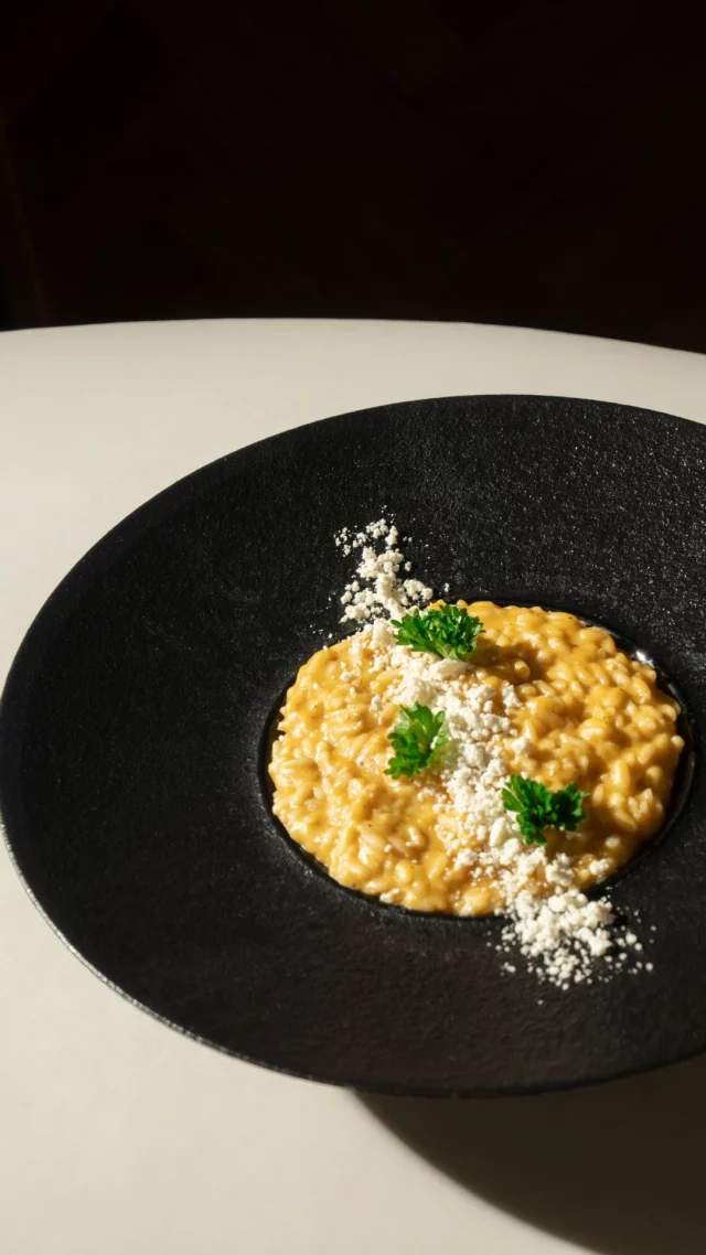 Al dente, al gusto y cremoso.

Ven a probar el Risotto Ai Porcini e Tartufo con boletus y láminas de trufa fresca.

El plato perfecto para los amantes del risotto italiano

.
.
#CucinaAutentica #GruppoPulcinella #ItalianFoodLovers #FoodieMadrid #ComidaItaliana #MangiaBene #GustoItaliano