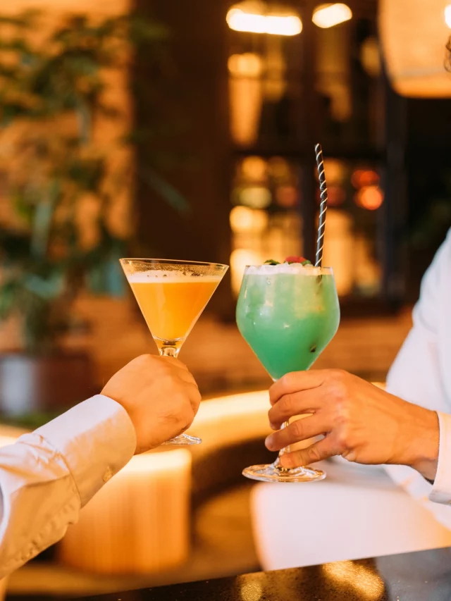 El mes más celebrón del año ha empezado.
Cócteles listos… y Pulcinella también.

Y si estás pensando en cenas de empresa, celebraciones o comidas con tu grupo… aquí te esperamos.

En nuestra web tienes todos los menús preparados para estas fechas.

¿Quién brinda con nosotros?