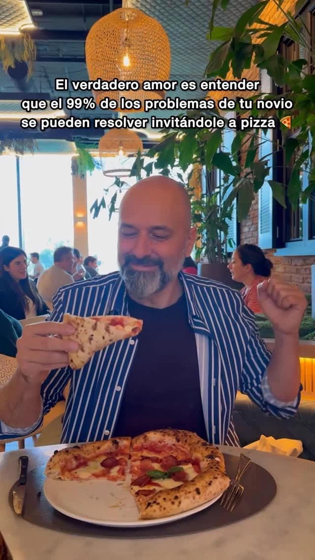 Terapia de pareja versione all’italiana
Empieza con pizza, continúa con risas, y  termina con un postre 
¿Conoces una mejor forma de terminar? 

Te leemos…

Mientras haz tu reserva.