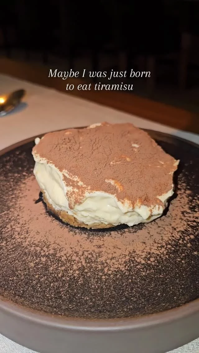 Cremoso, intenso, adictivo.

Esto es un tiramisú.

¿El problema? No puedes pedir solo uno.