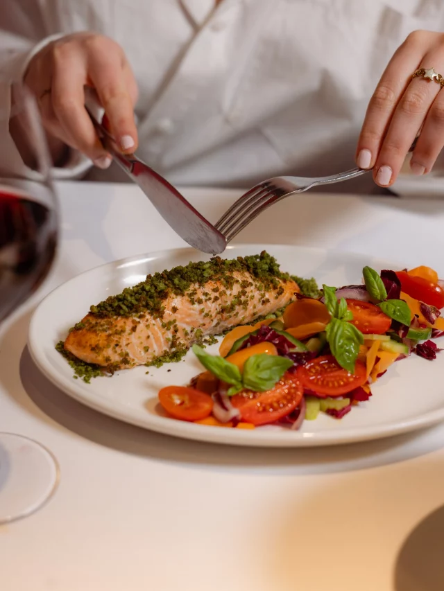 Un pequeño recordatorio:

En italia no solo vivimos de pasta.

Cuando tu cuerpo pide algo más ligero: Salmone in crosta di basilico.

Nada más que decir.