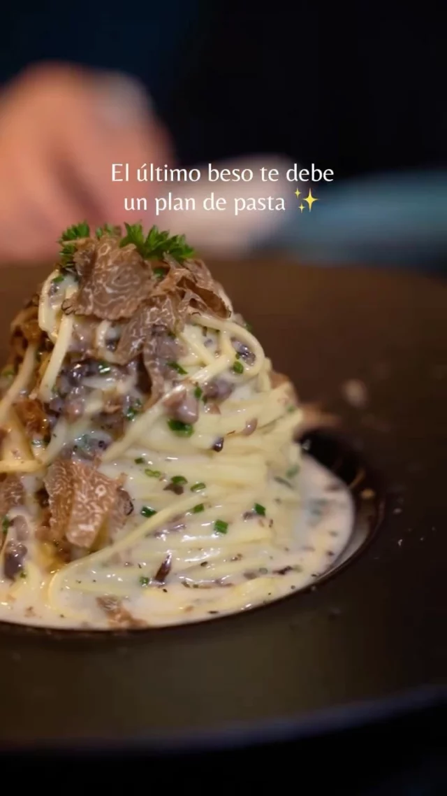 A veces
las mejores excusas
terminan así.

Etiqueta a quien
te debe este plan de pasta.