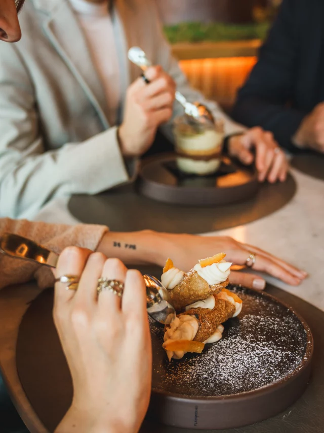 Advertencia: 

Este post provoca antojo inmediato de cannoli siciliano.

Tu único reto, hacer la reserva.